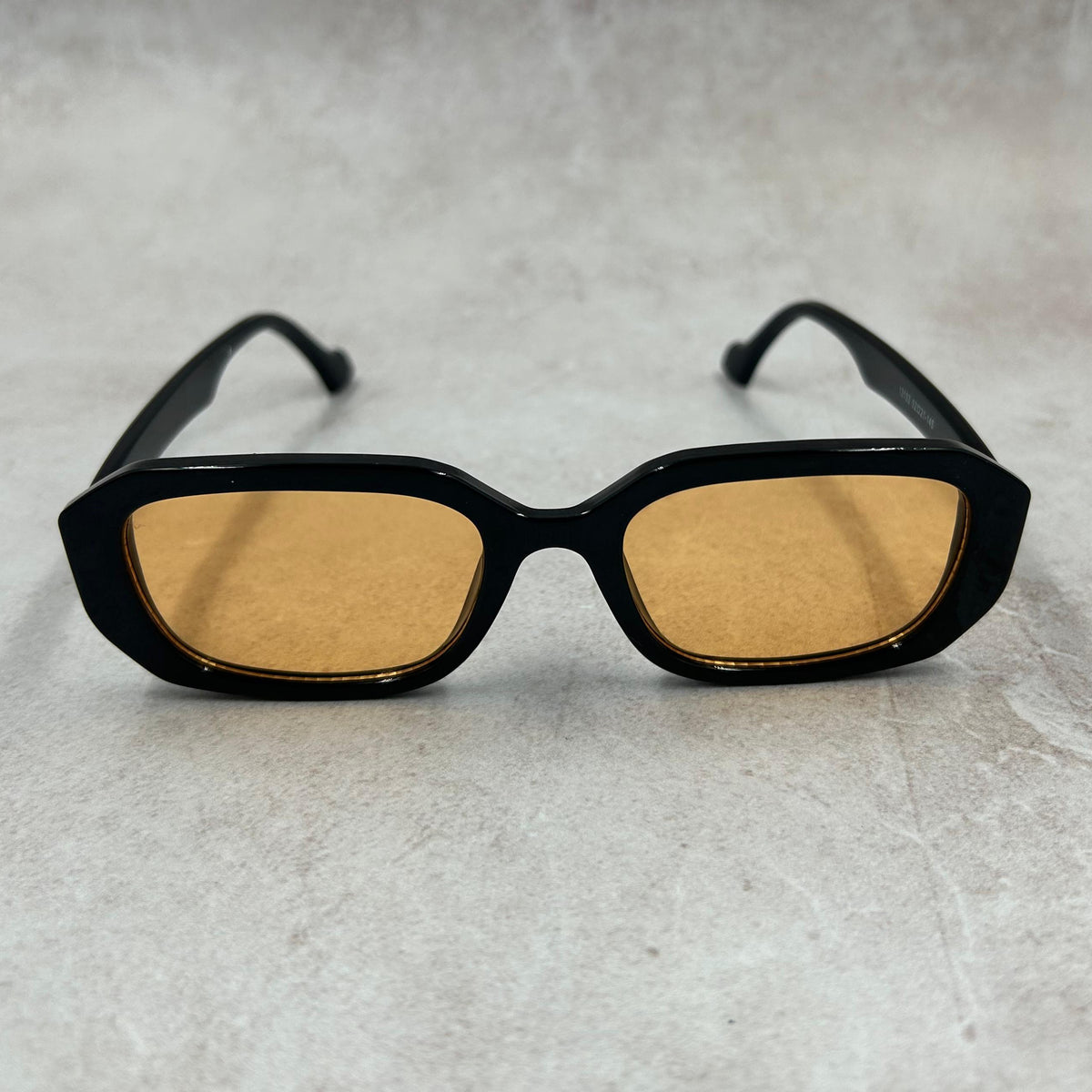 ÓCULOS DE SOL ARUBA - PRETO COM LENTE LARANJA ÂMBAR - 1623