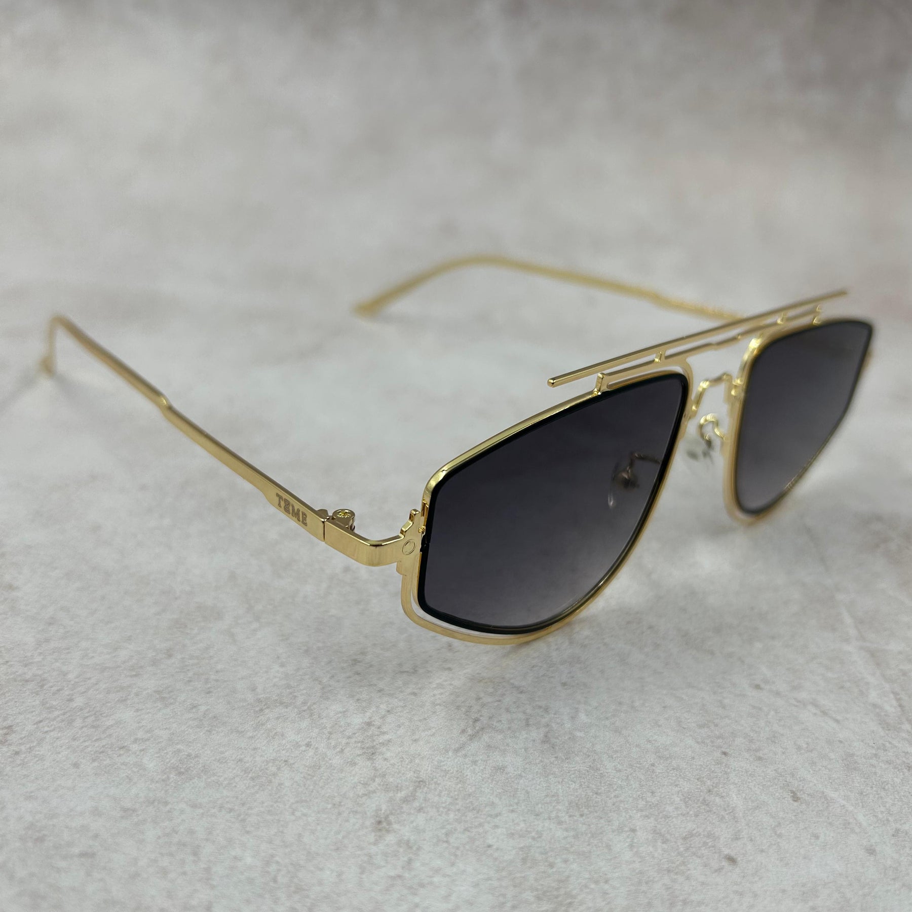 ÓCULOS DE SOL MANILA - DOURADO LENTES PRETO DEGRADÊ - 1632